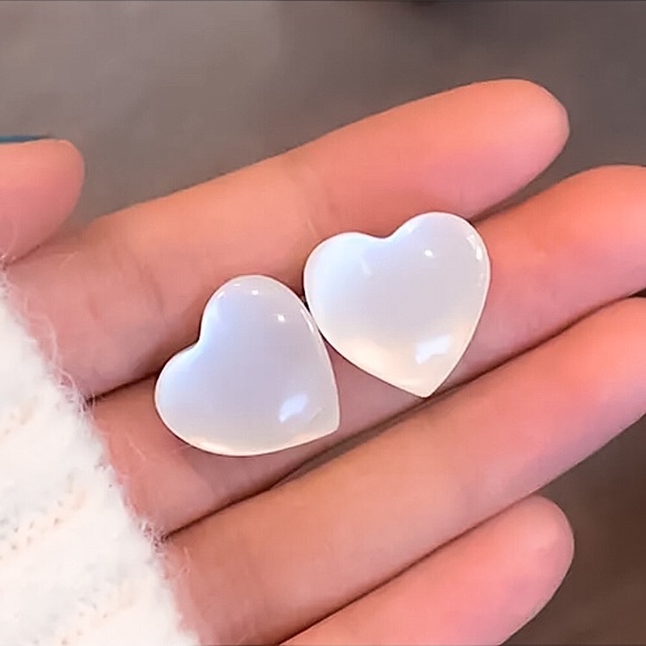 🔵𝟲𝟱%𝗢𝗙𝗙 𝗯𝘂𝗻𝗱𝗹𝗲𝘀 𝟯+🔵 NEW Large White Heart Acrylic Stud Earrings - Picture 8 of 10